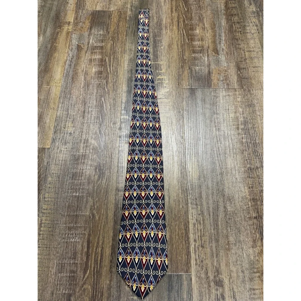 Van Heusen 417 Mens‎ Silk Necktie Navy Blue Burgundy Geometric Teardrop Pattern